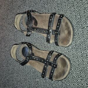Taos Party 2 Black Leather Studded Sandals Size 7